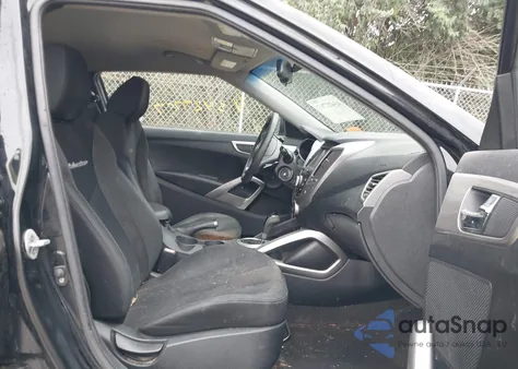 2012 Hyundai Veloster Base W/Black z USA, uszkodzony, nr VIN KMHTC6AD8CU072100